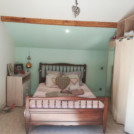appartement avec Jacuzzi hammam sauna privatisé au rez de chaussée ds maison à Voglans à 2 kilomètres du lac du bourget en Savoie entre Chambéry et Aix les Bains cure thermale Chambre photo
