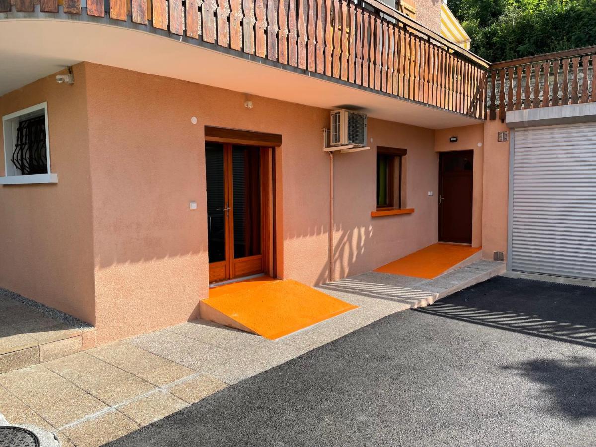 appartement avec Jacuzzi hammam sauna privatisé au rez de chaussée ds maison à Voglans à 2 kilomètres du lac du bourget en Savoie entre Chambéry et Aix les Bains cure thermale Extérieur photo
