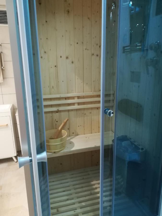appartement avec Jacuzzi hammam sauna privatisé au rez de chaussée ds maison à Voglans à 2 kilomètres du lac du bourget en Savoie entre Chambéry et Aix les Bains cure thermale Extérieur photo